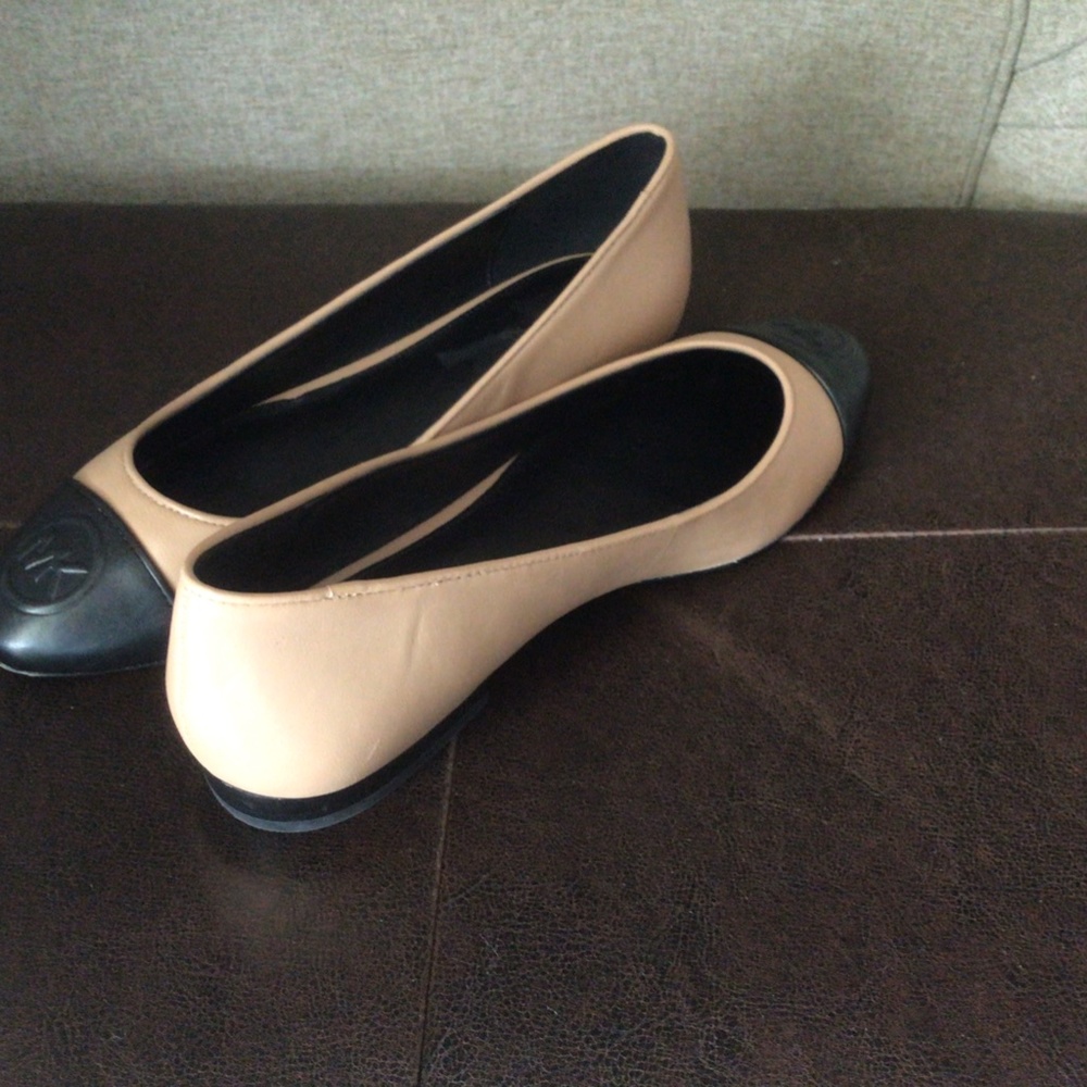 Micheal Kors Flats - Picture 2 of 2